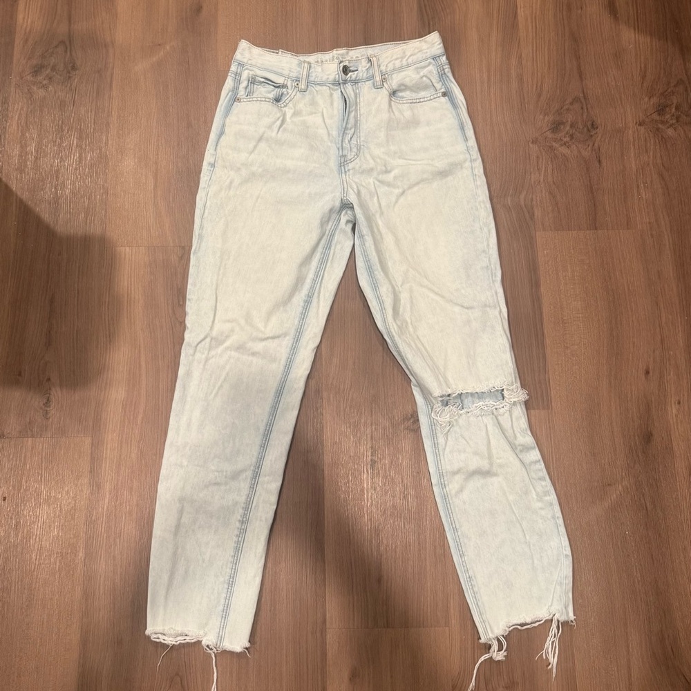 American Eagle Light Wash Distressed Jeans